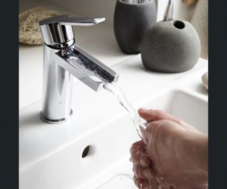 Comment choisir un robinet cascade pour la salle de bains ?